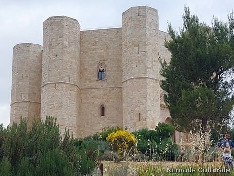 Castel del Monte, vista laterale