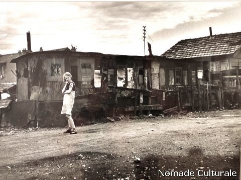 Robert Doisneau, La bambina della bidonville di Ivry, 1946